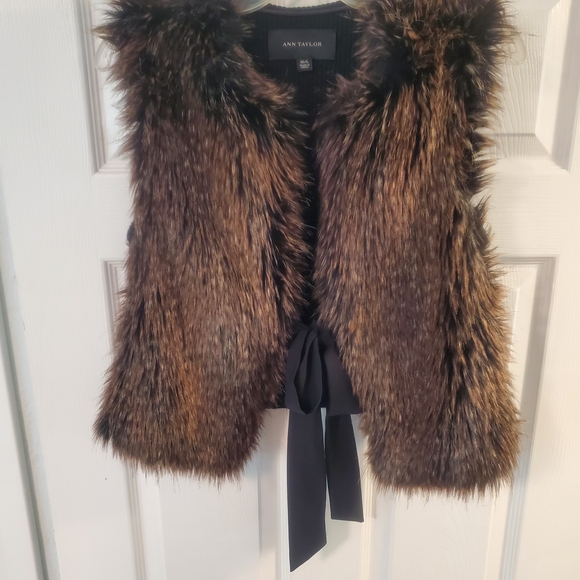 Faux Fur Vest with Black Tie - Picture 2 of 6